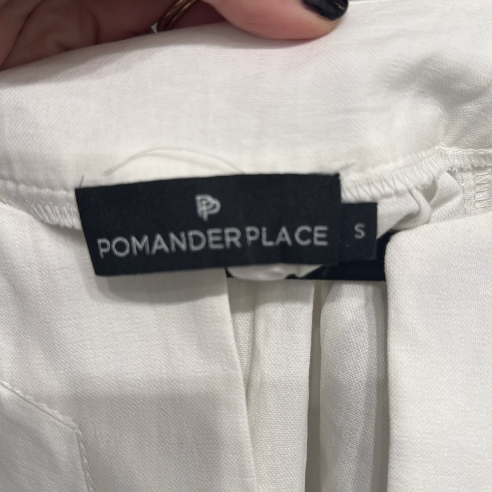 Pomander Place White Split-Neck Flutter Sleeve Blouse - Picture 7 of 9